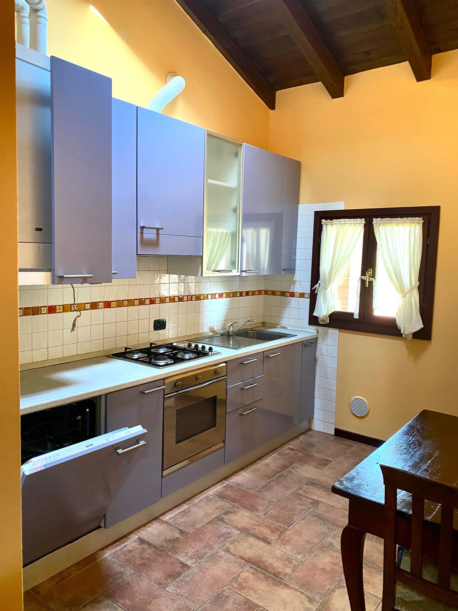 Quadrilocale con box in via abetone superiore 146, Maranello