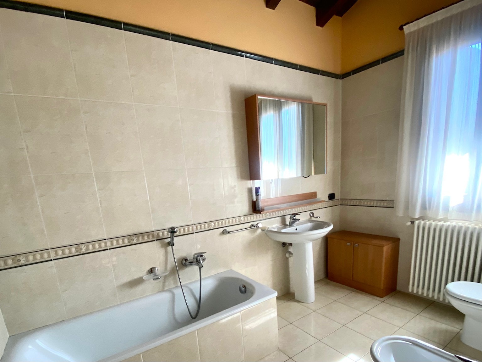 Quadrilocale con box in via abetone superiore 146, Maranello