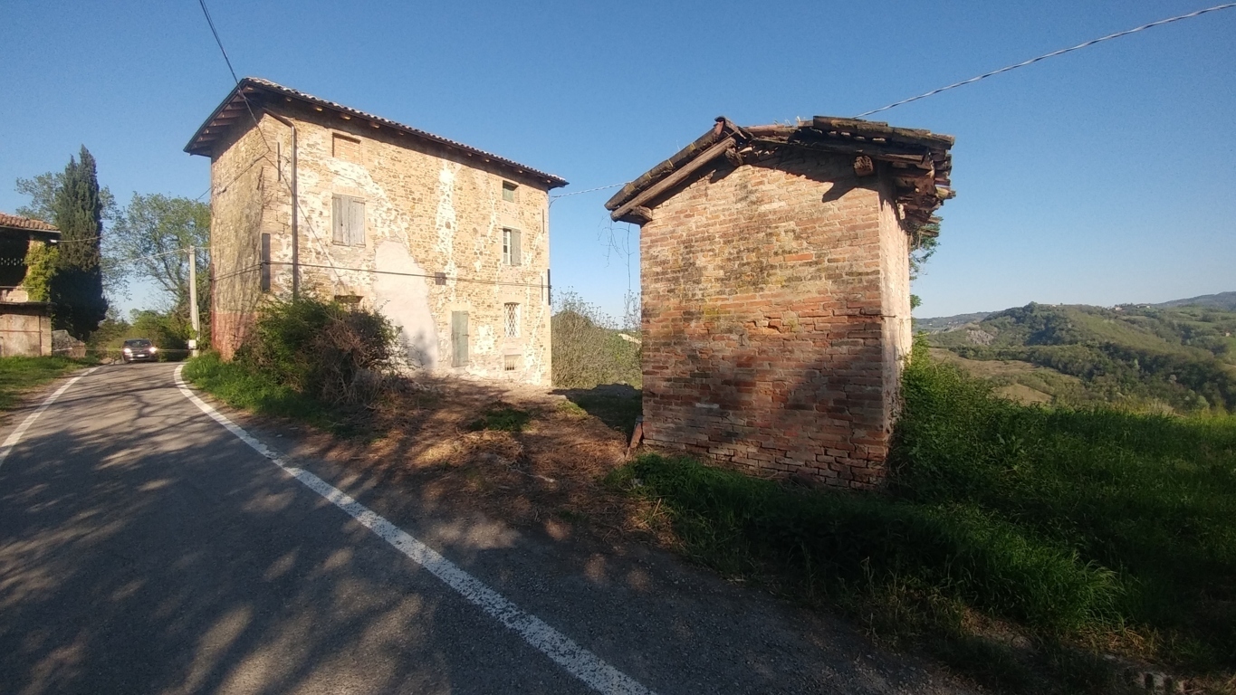 Rustico in vendita in via castello 45, Monte San Pietro
