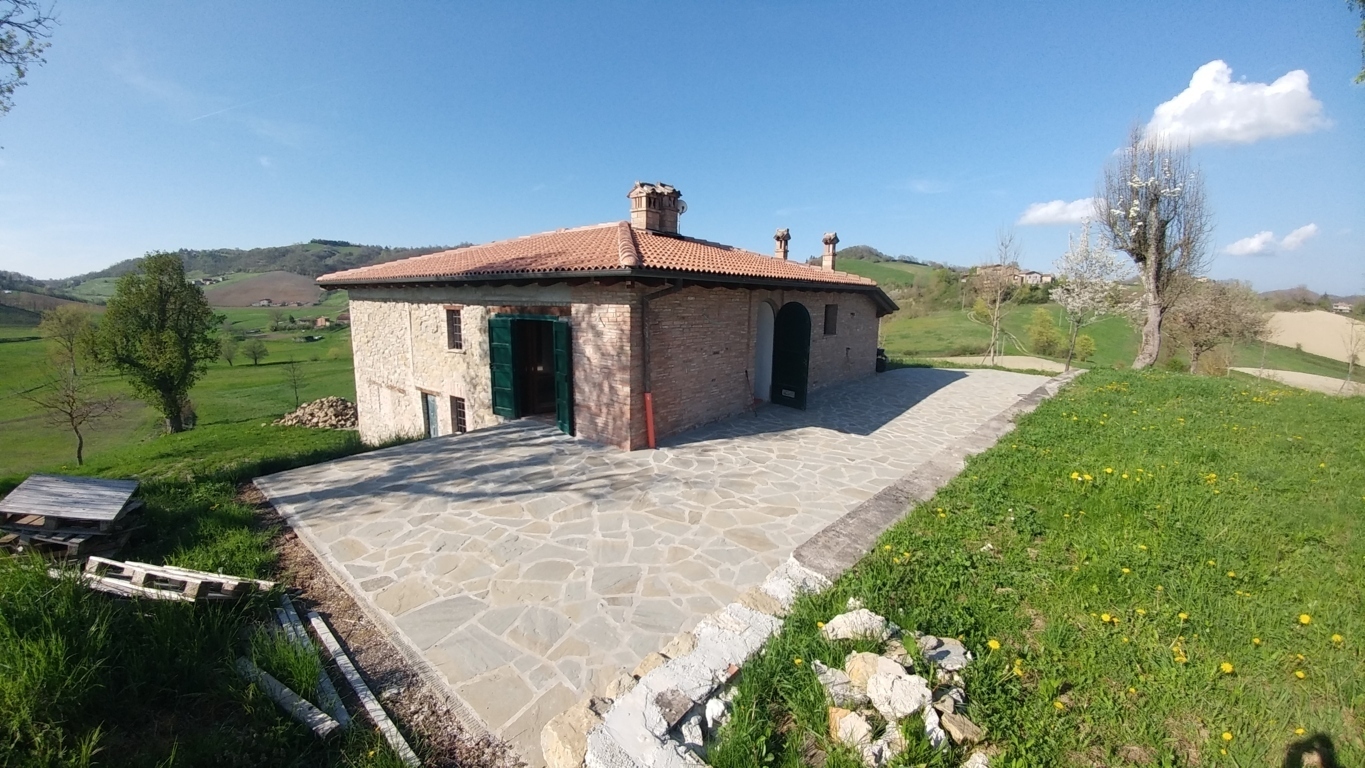 Rustico con giardino in via canobbi 8, Castel d'Aiano