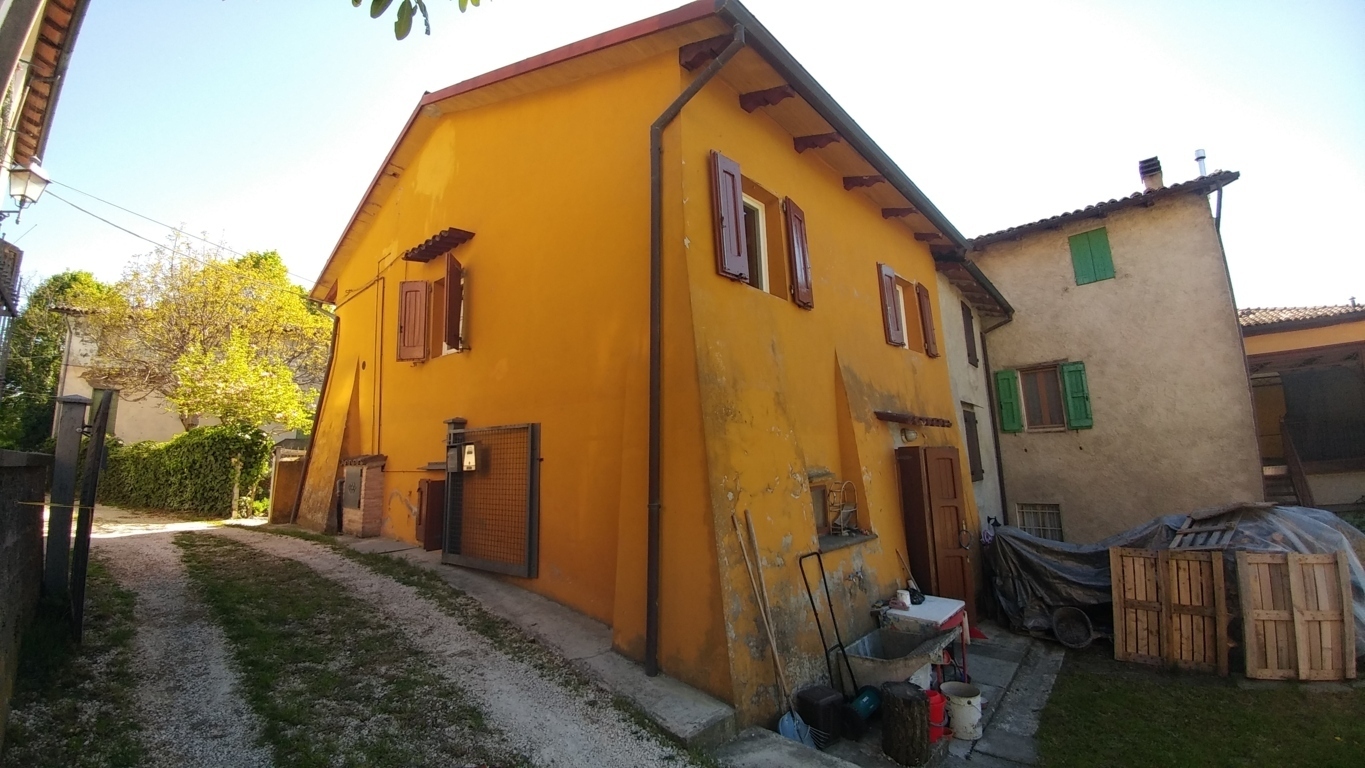 Casa indipendente con giardino in via della piscina 6, Zocca