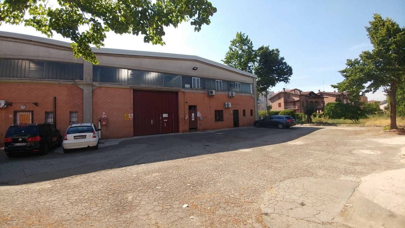 Capannone da ristrutturare in via ghigo zanfrognini 19, Modena