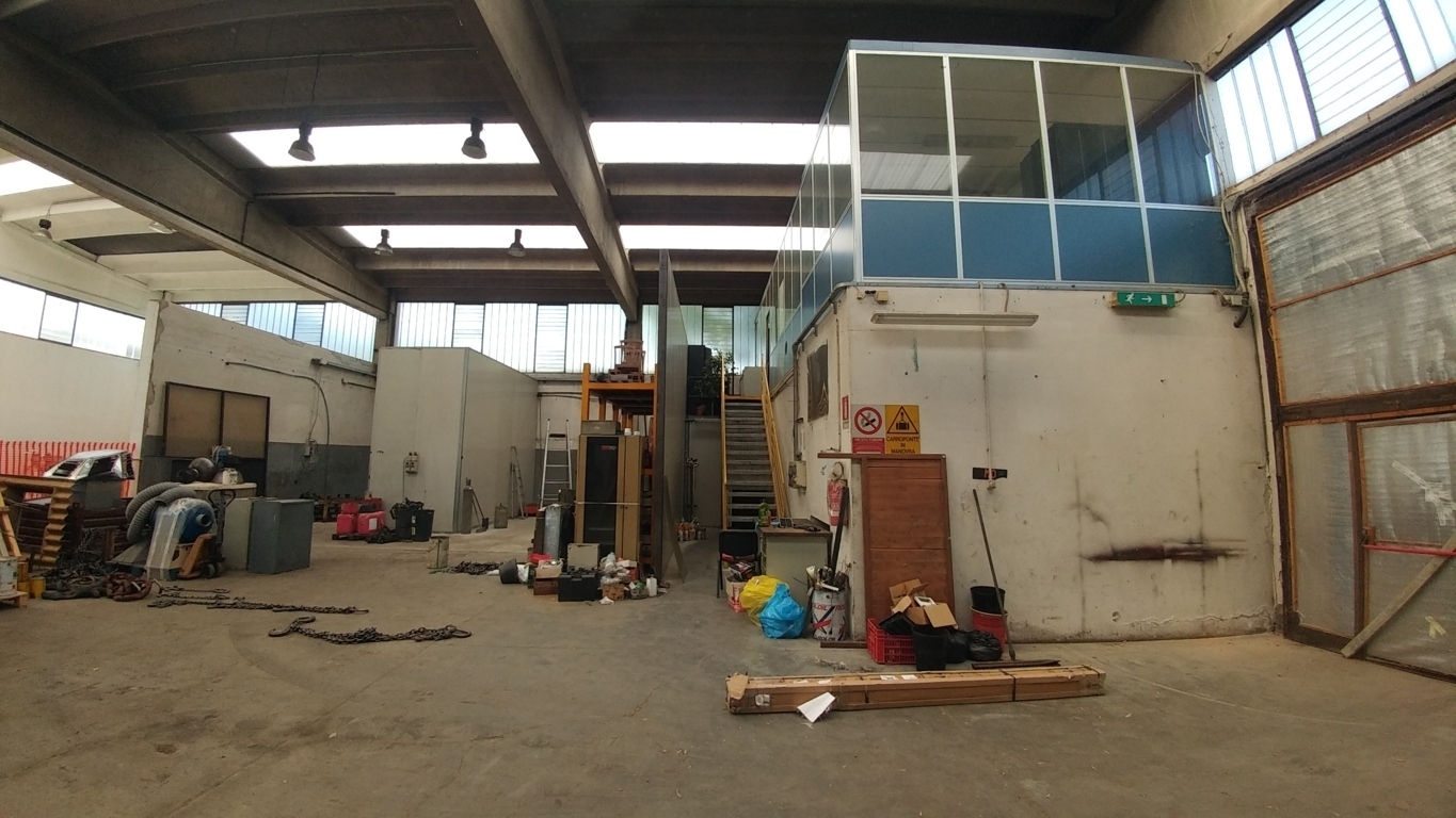 Capannone da ristrutturare in via ghigo zanfrognini 19, Modena