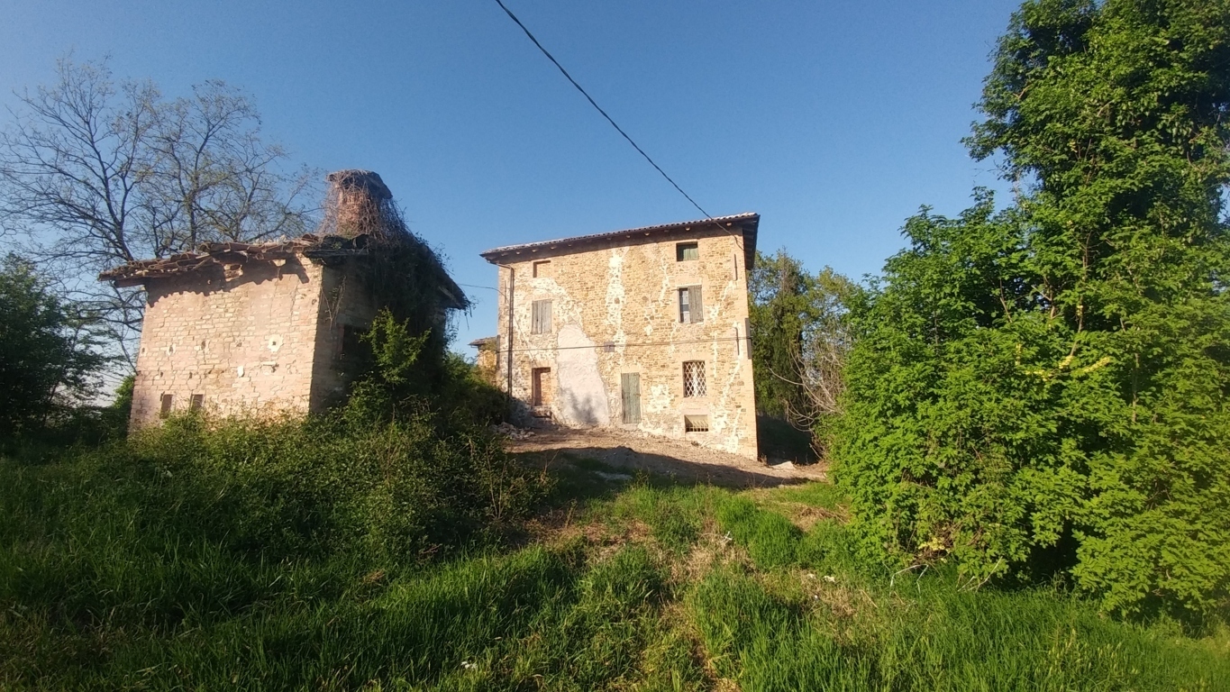 Rustico in vendita in via castello 45, Monte San Pietro