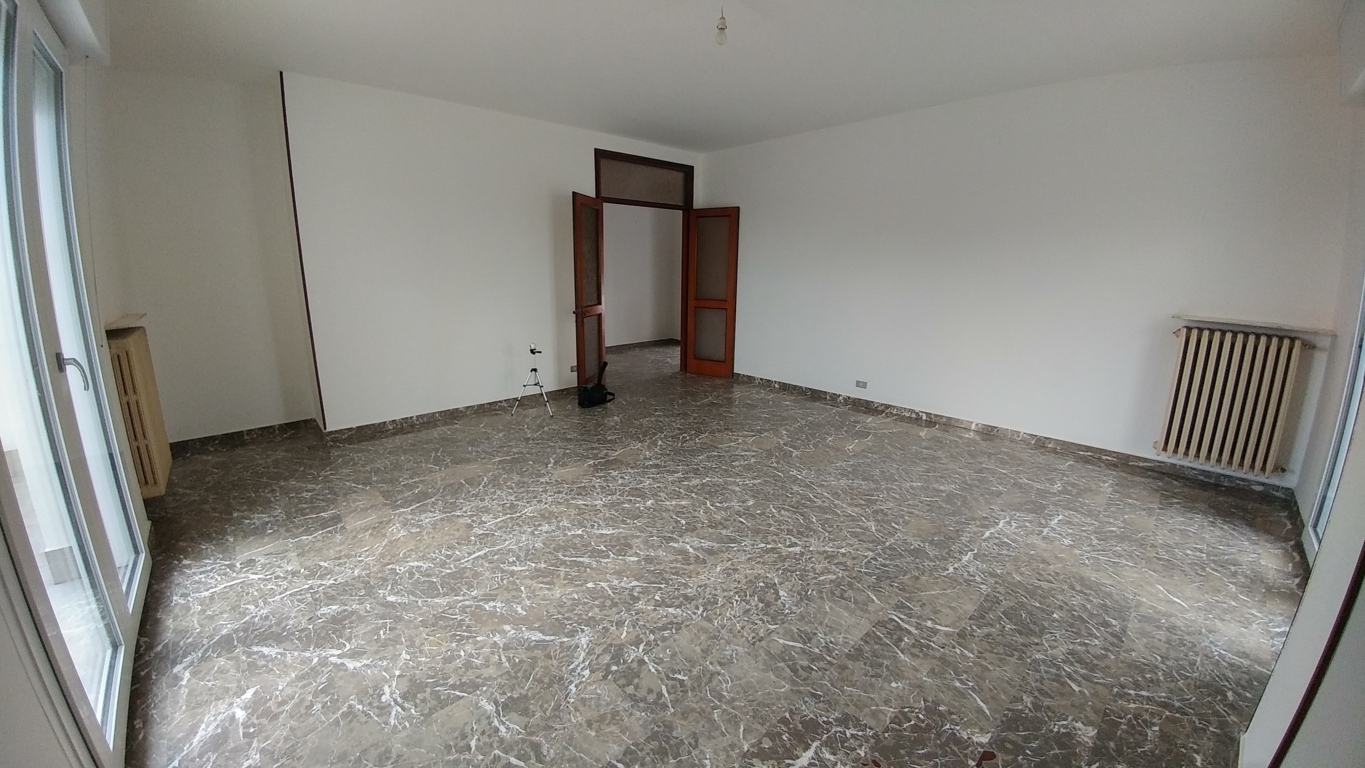 Attico con box in via frosinone 9, Modena