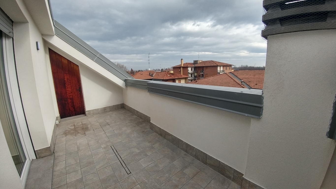 Attico con box in via frosinone 9, Modena