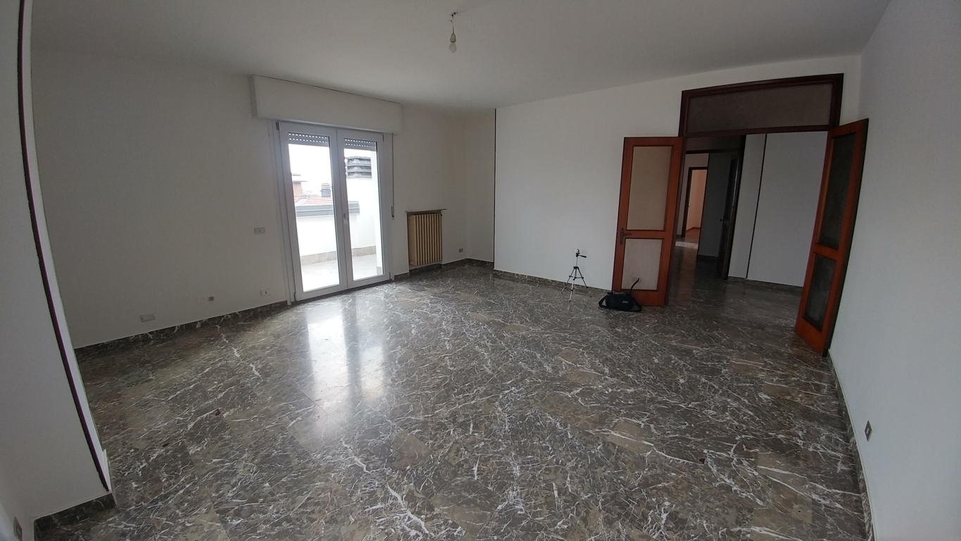 Attico con box in via frosinone 9, Modena