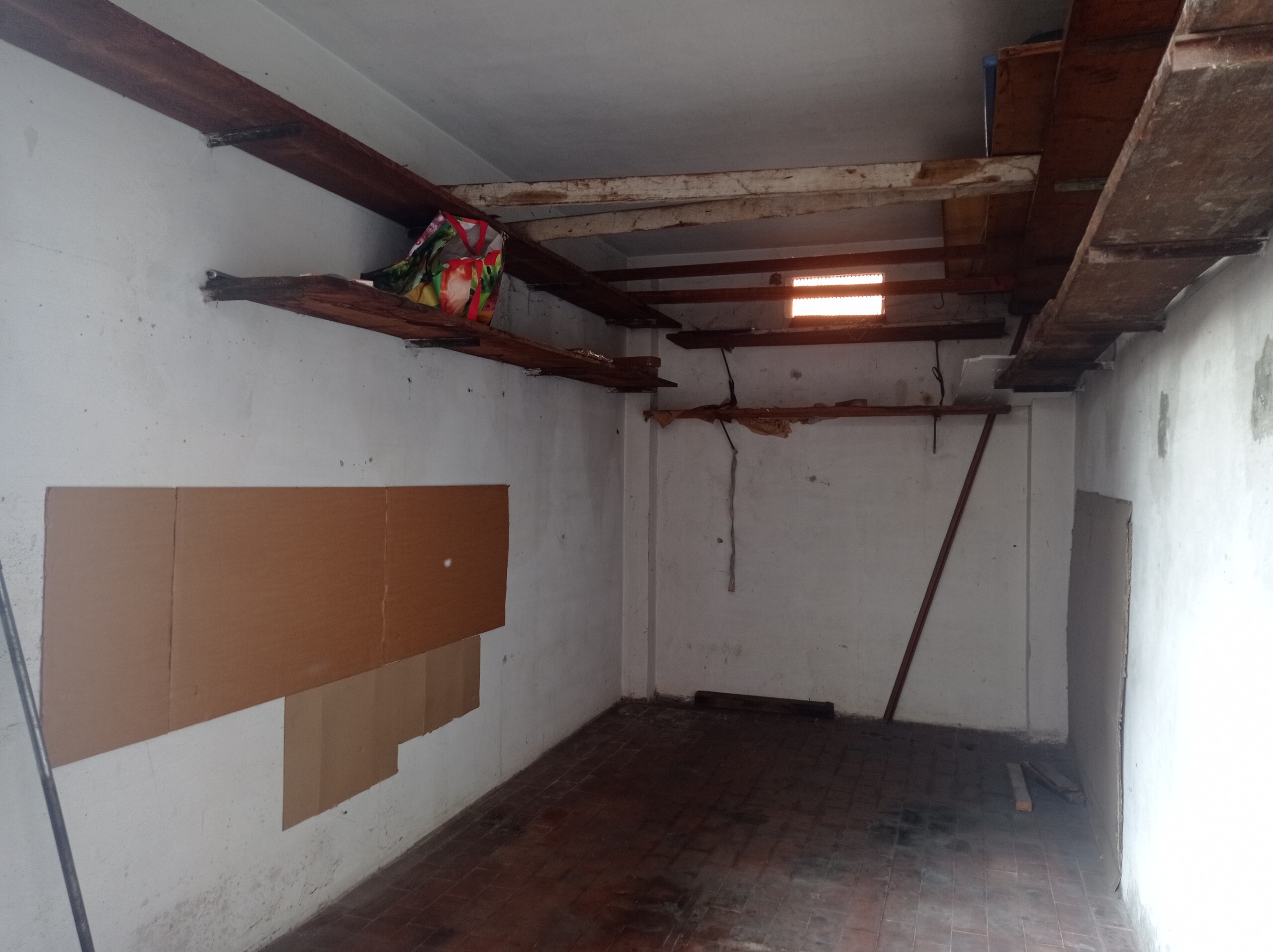 Box/Garage 10mq con box in via cesare costa 40, Modena