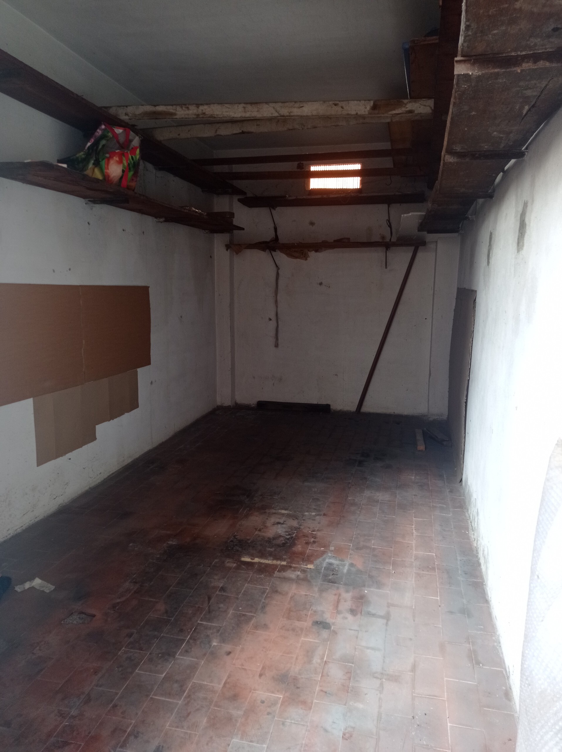 Box/Garage 10mq con box in via cesare costa 40, Modena