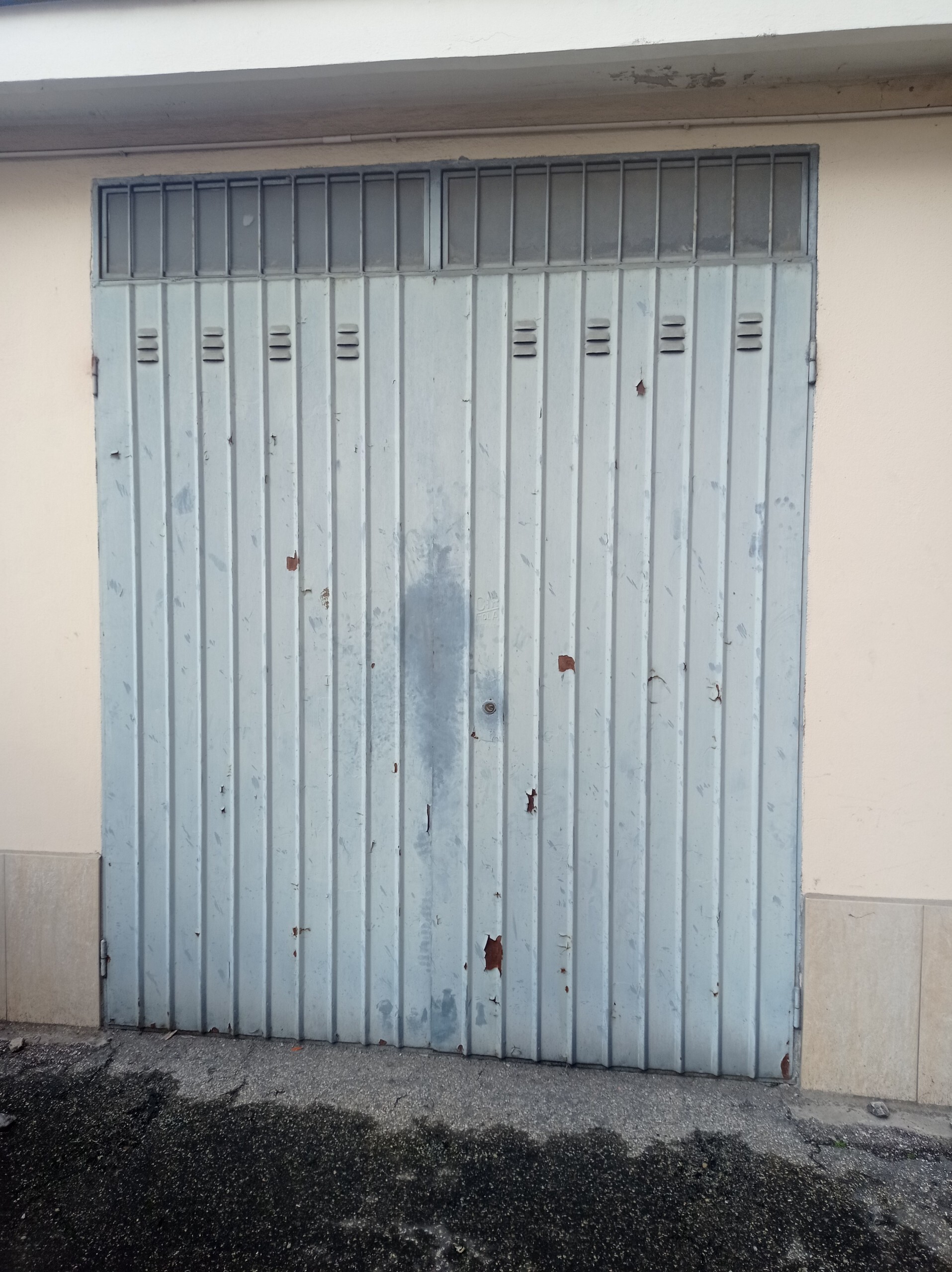 Box/Garage 10mq con box in via cesare costa 40, Modena