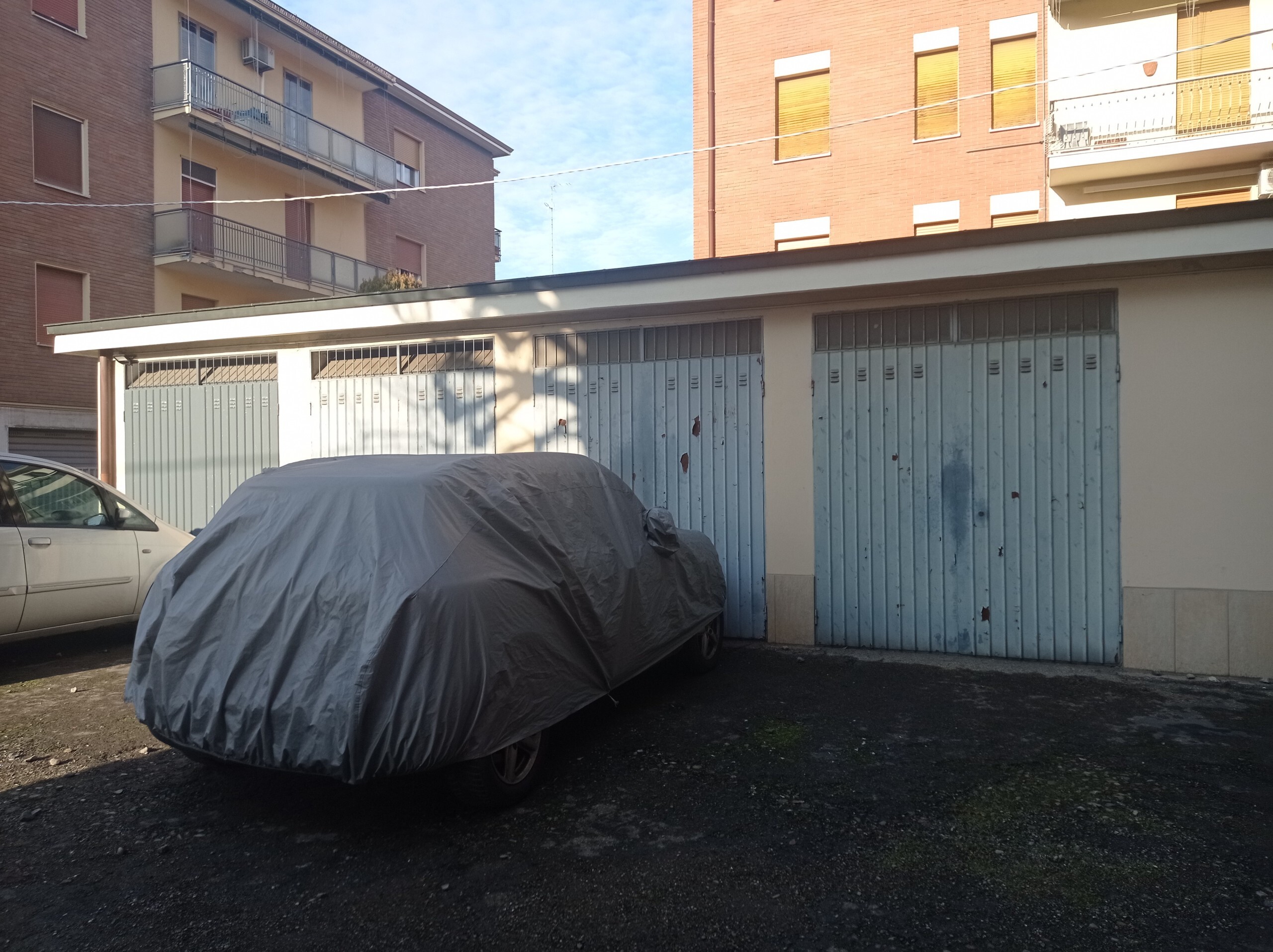 Box/Garage 10mq con box in via cesare costa 40, Modena