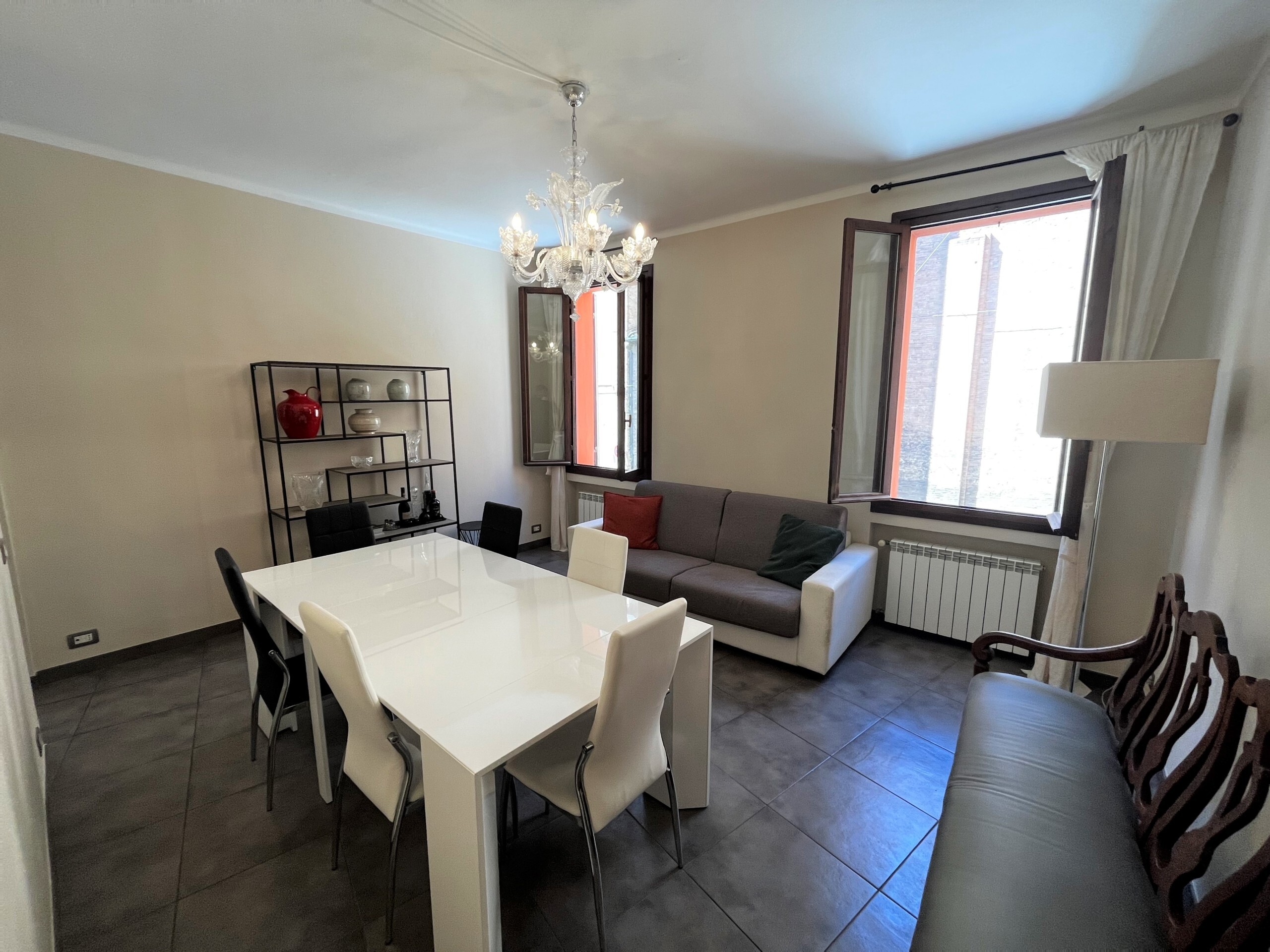 Trilocale ristrutturato in sant'agostino, Modena