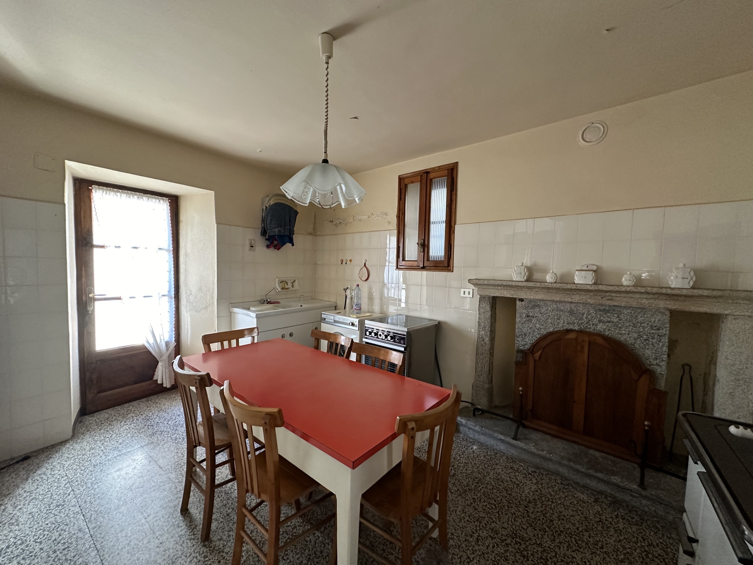 Rustico con terrazzo in via nazionale 1, Colazza