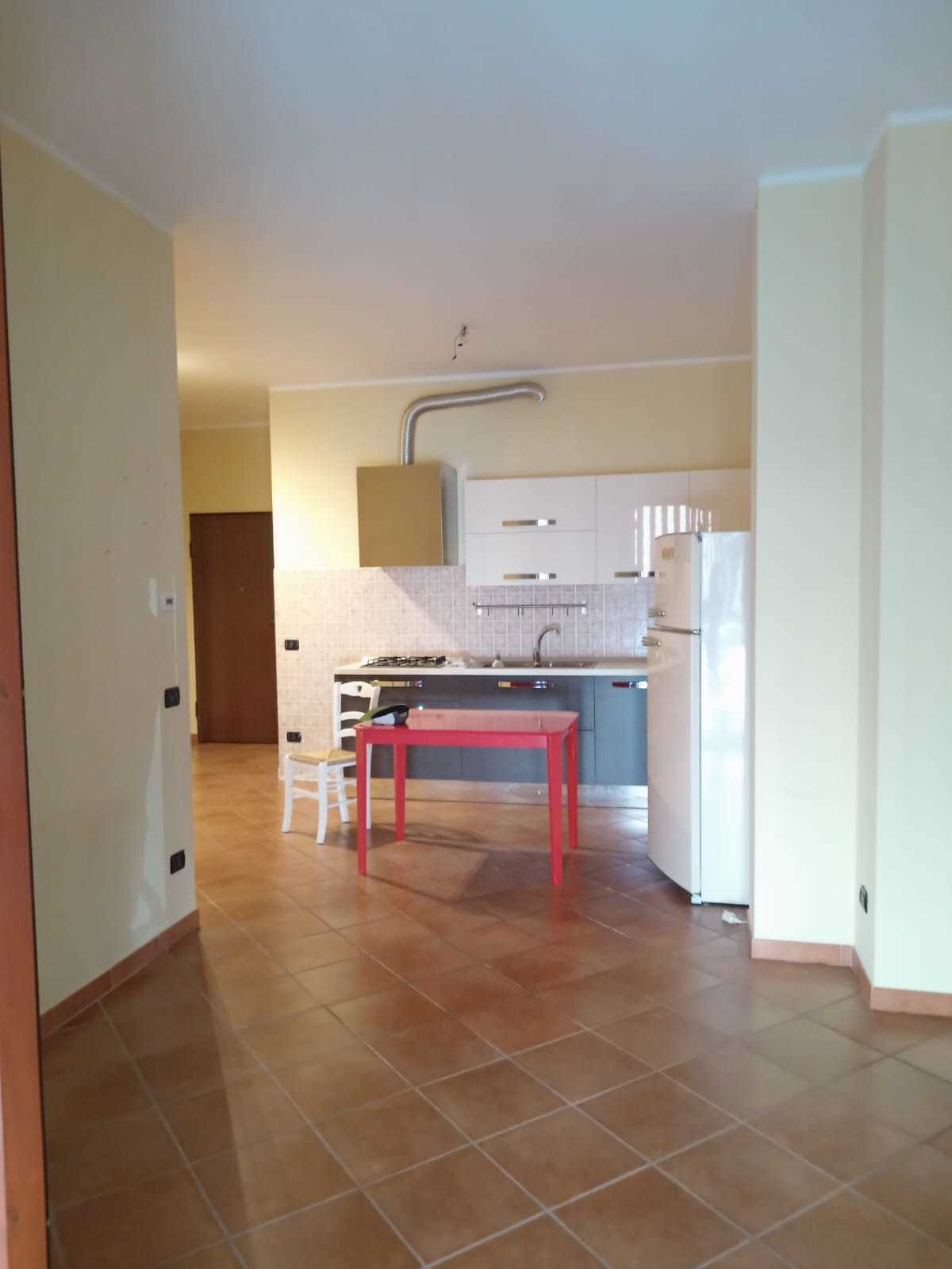 Bilocale con box in via roma 99, Paruzzaro