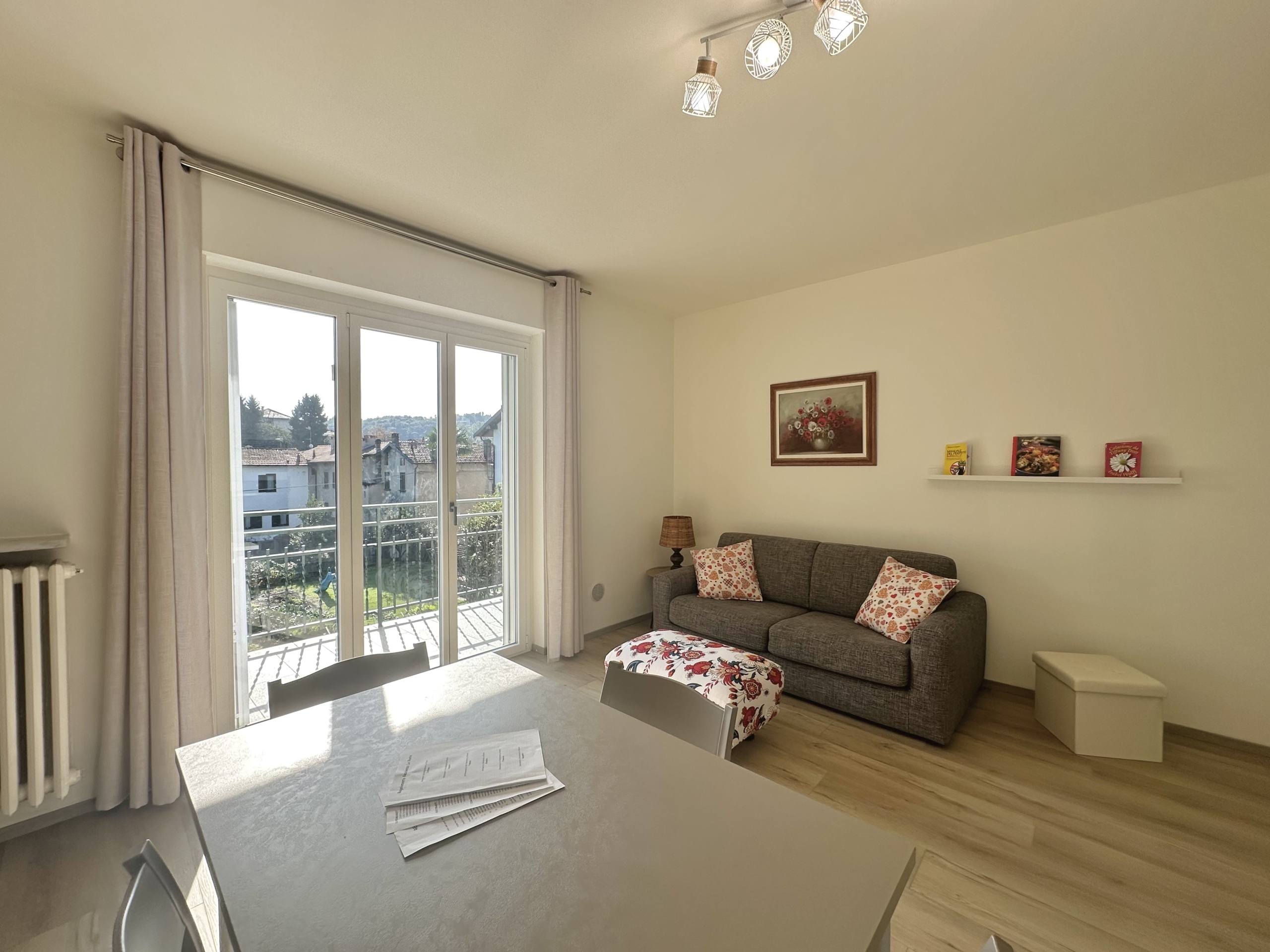 Trilocale con terrazzo, Arona mercurago