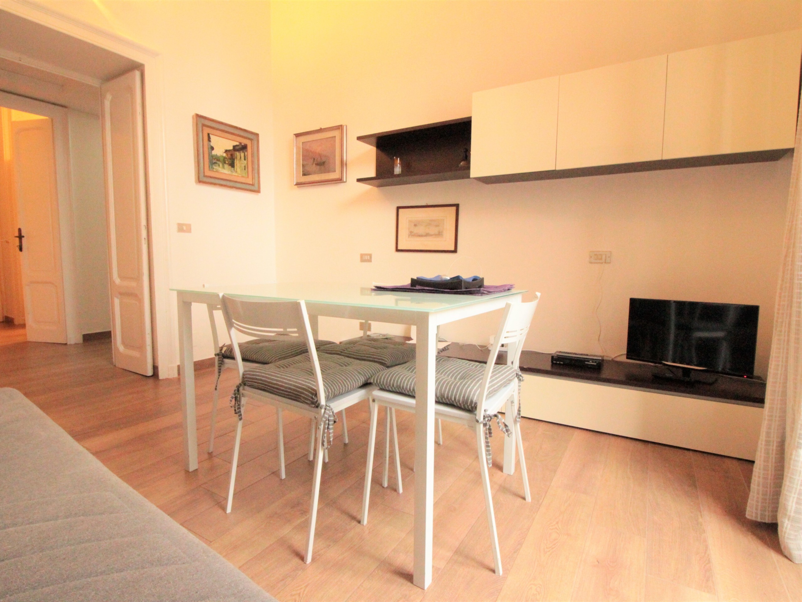 Trilocale vista lago in piazza del popolo 1, Arona