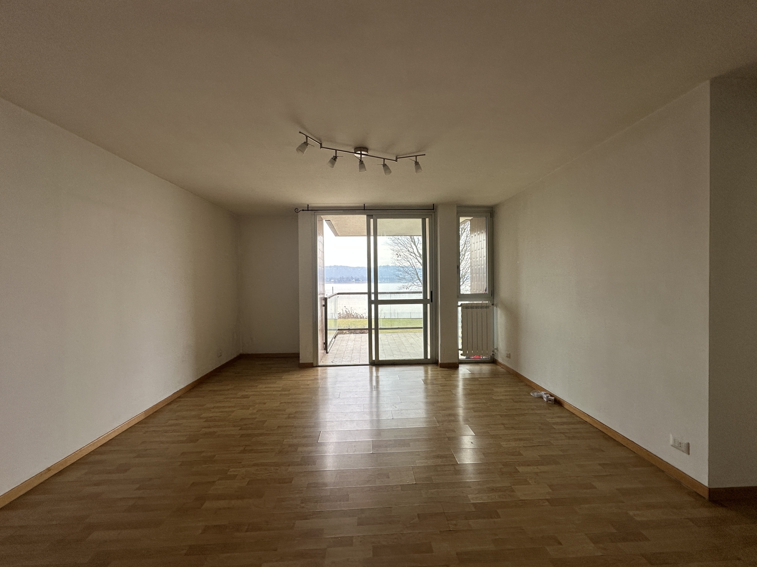 Trilocale con giardino in via cristoforo colombo 1, Dormelletto