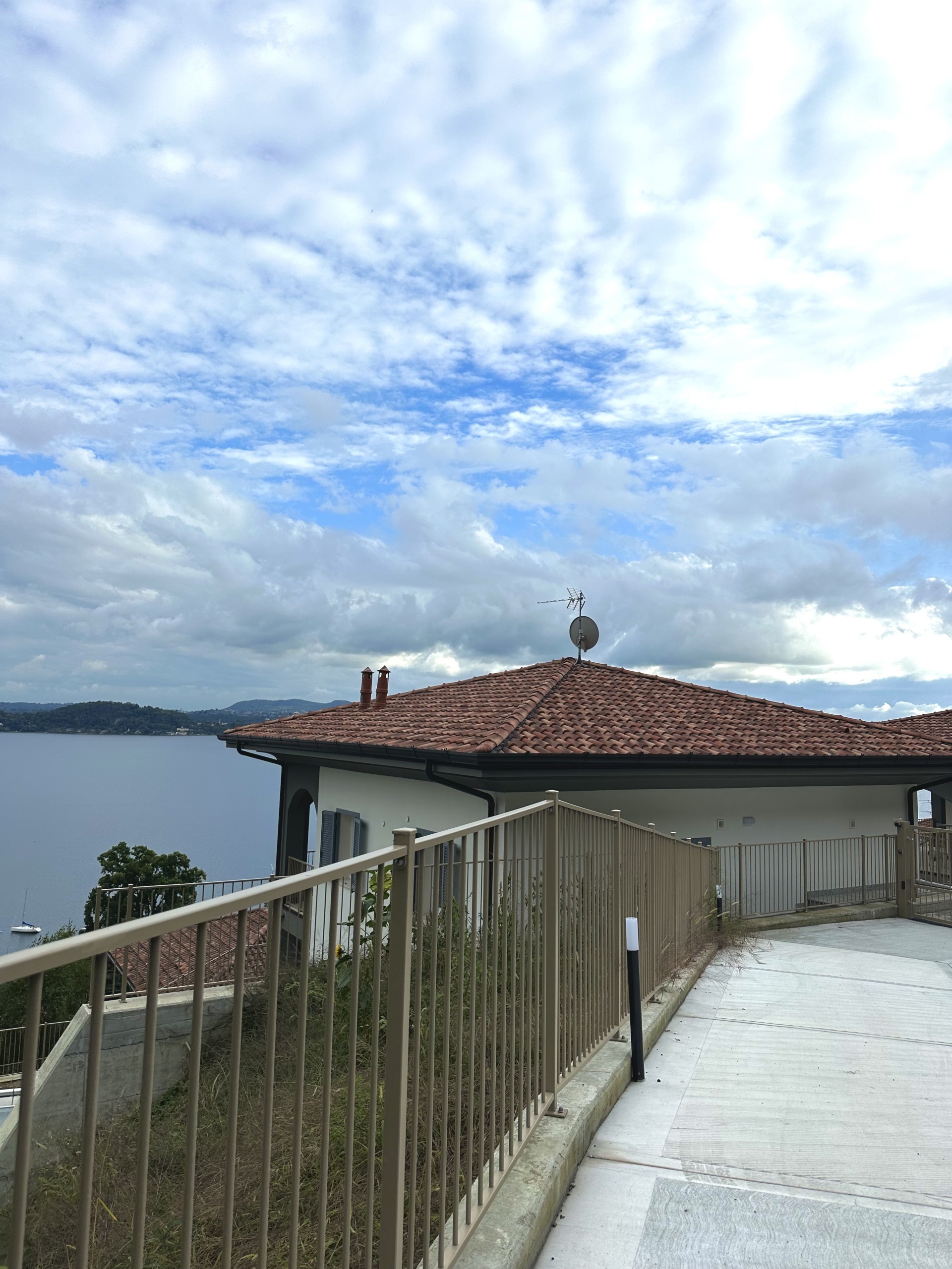 Quadrilocale con giardino in via panorama 3bis, Belgirate