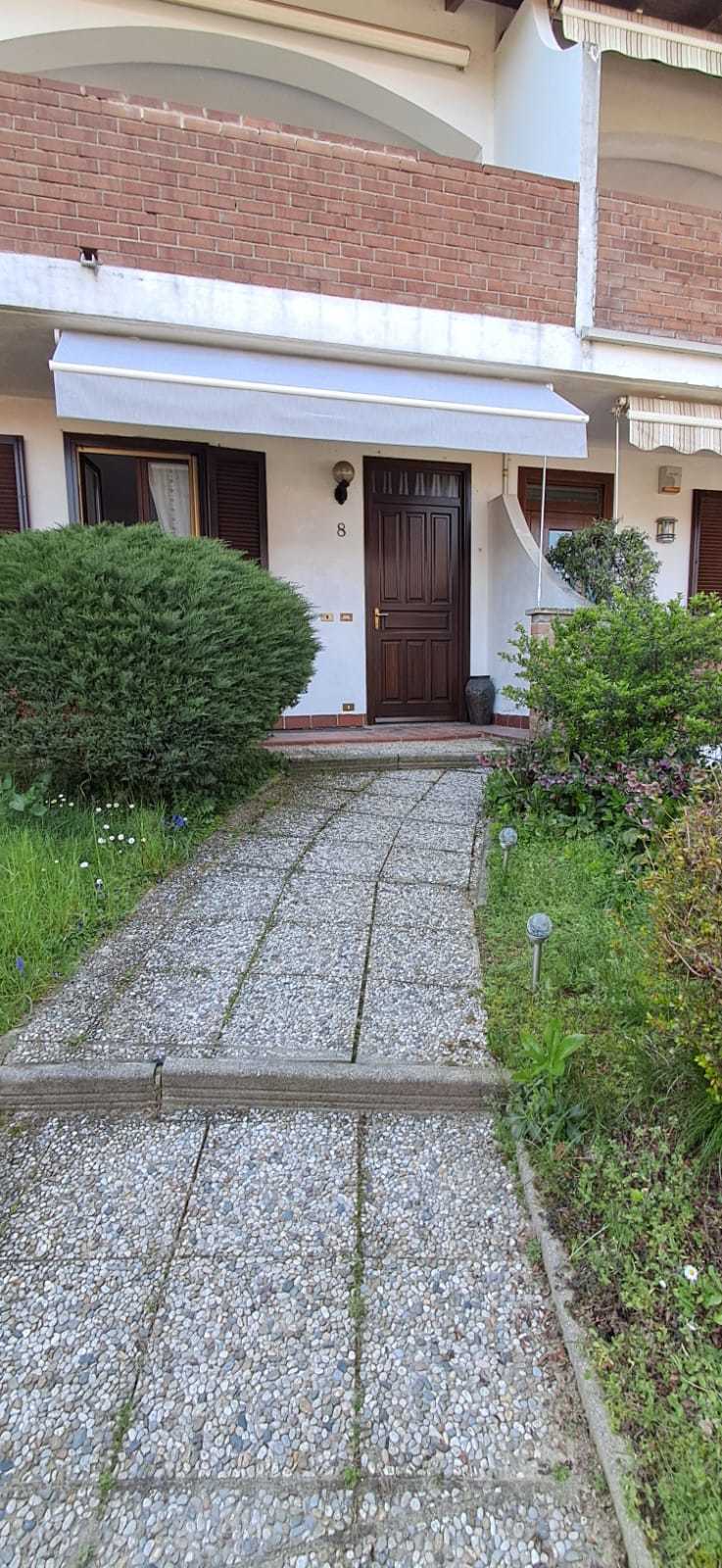 Villetta a schiera con giardino in via como 1, Pombia