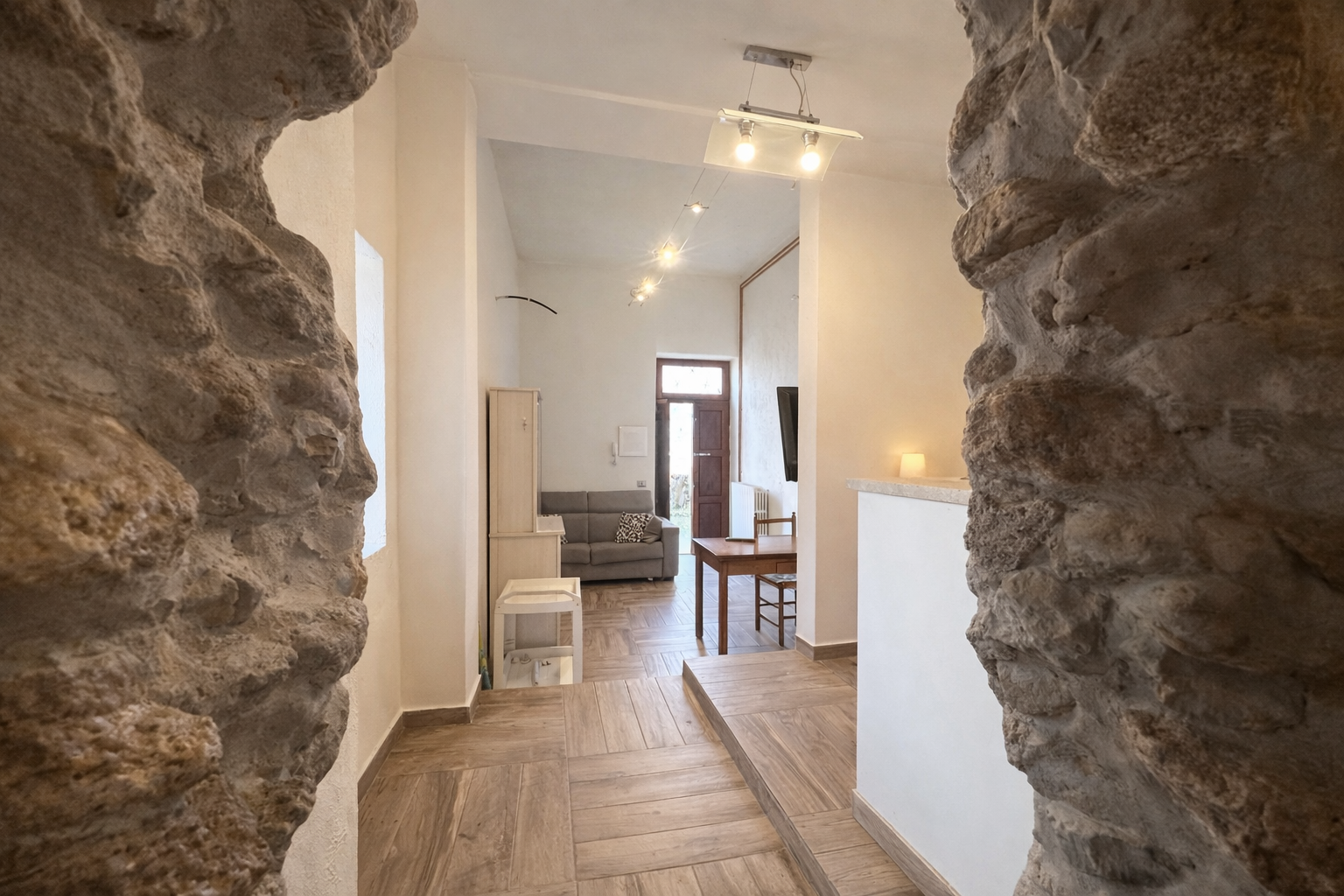 Bilocale con giardino in via amalfi 1, Dormelletto