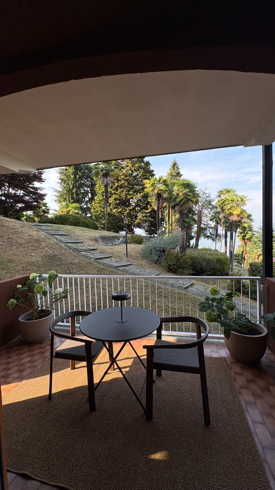 Bilocale con giardino in via ghevio - dagnente 999, Arona