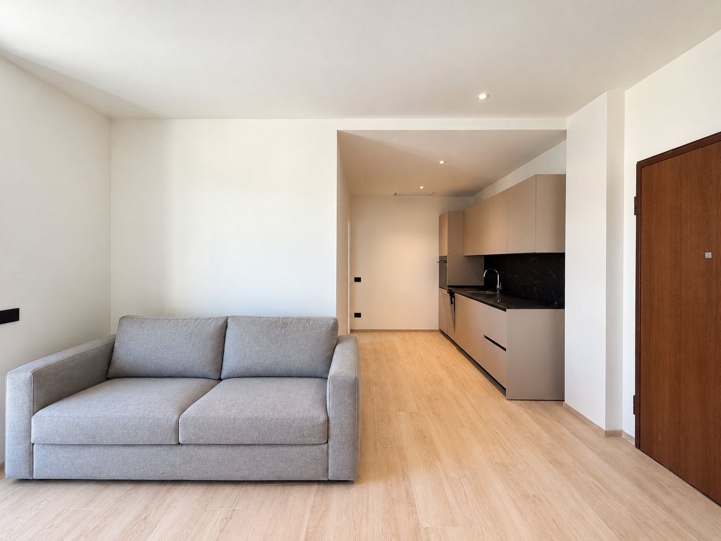 Bilocale con giardino in via monte leone, Arona