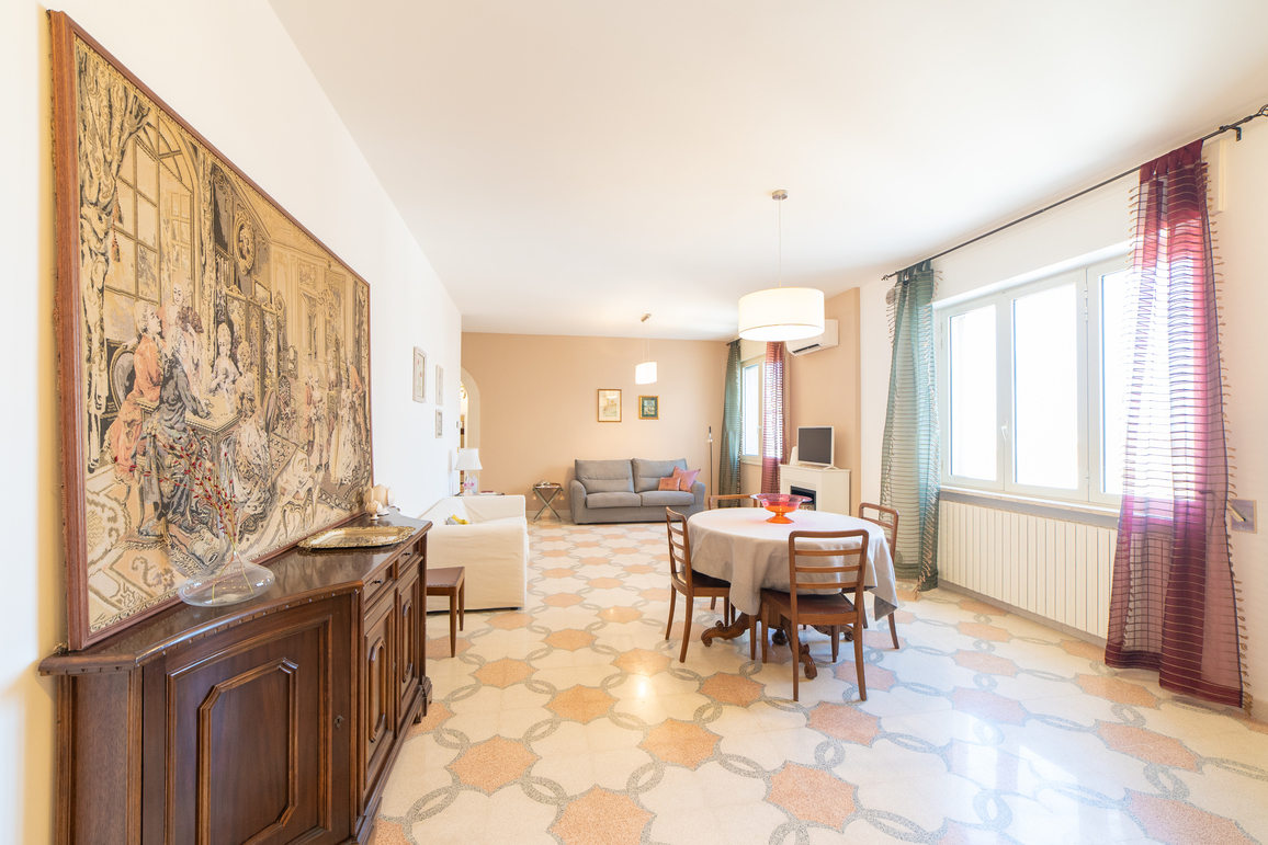 Trilocale ristrutturato in vico storella, Lecce