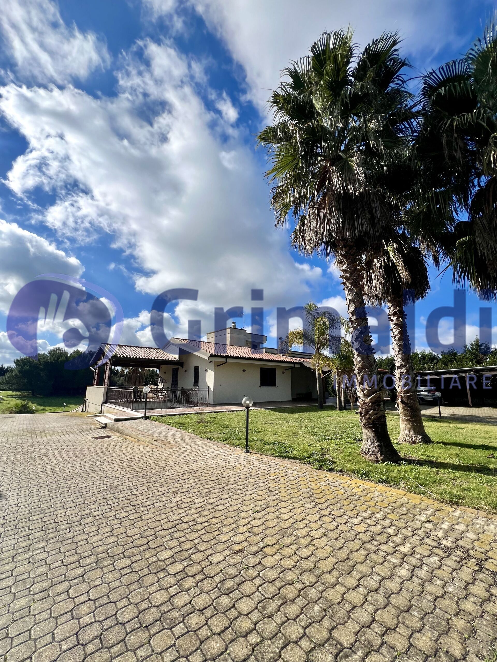 Villa con giardino a Lizzanello