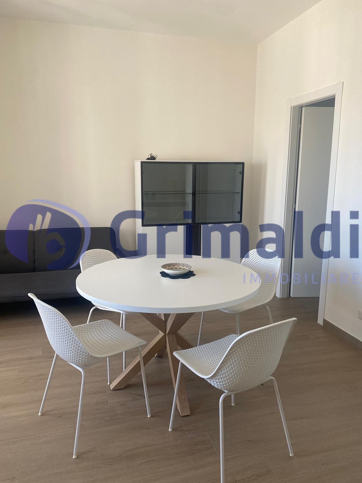 Trilocale con box in via pietro vincenti 12, Lecce