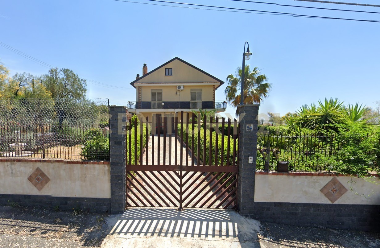 Casa indipendente con giardino in via svezia 57, Camporotondo Etneo