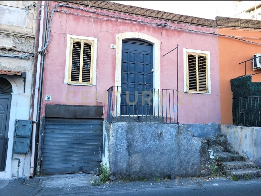 Casa indipendente da ristrutturare a Catania