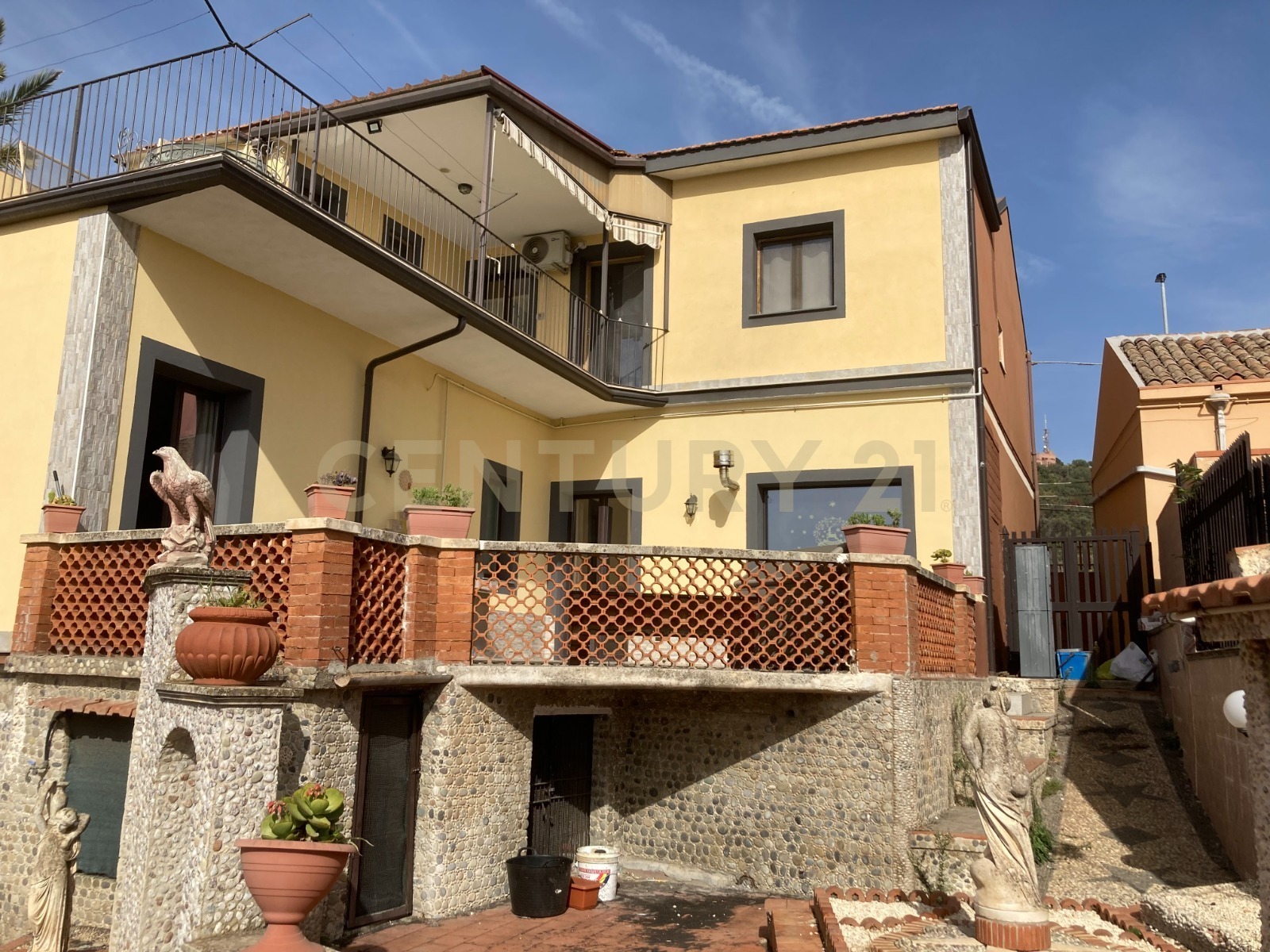 Casa indipendente con giardino in via nizzeti 12, Aci Castello