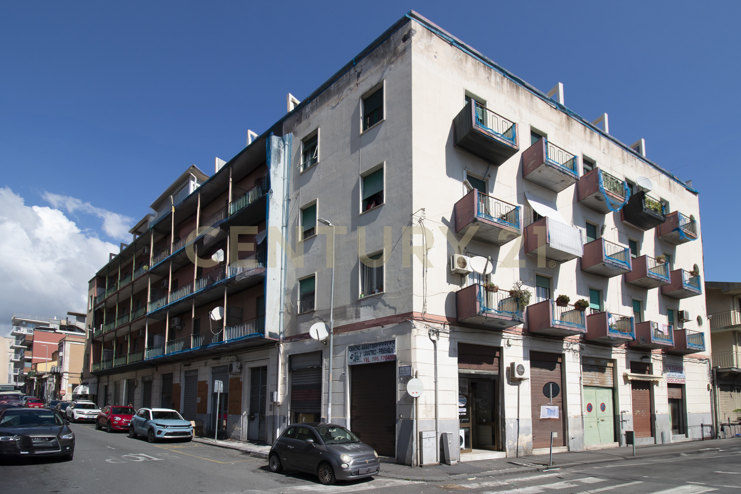Appartamento con terrazzo in via petrella 64, Catania