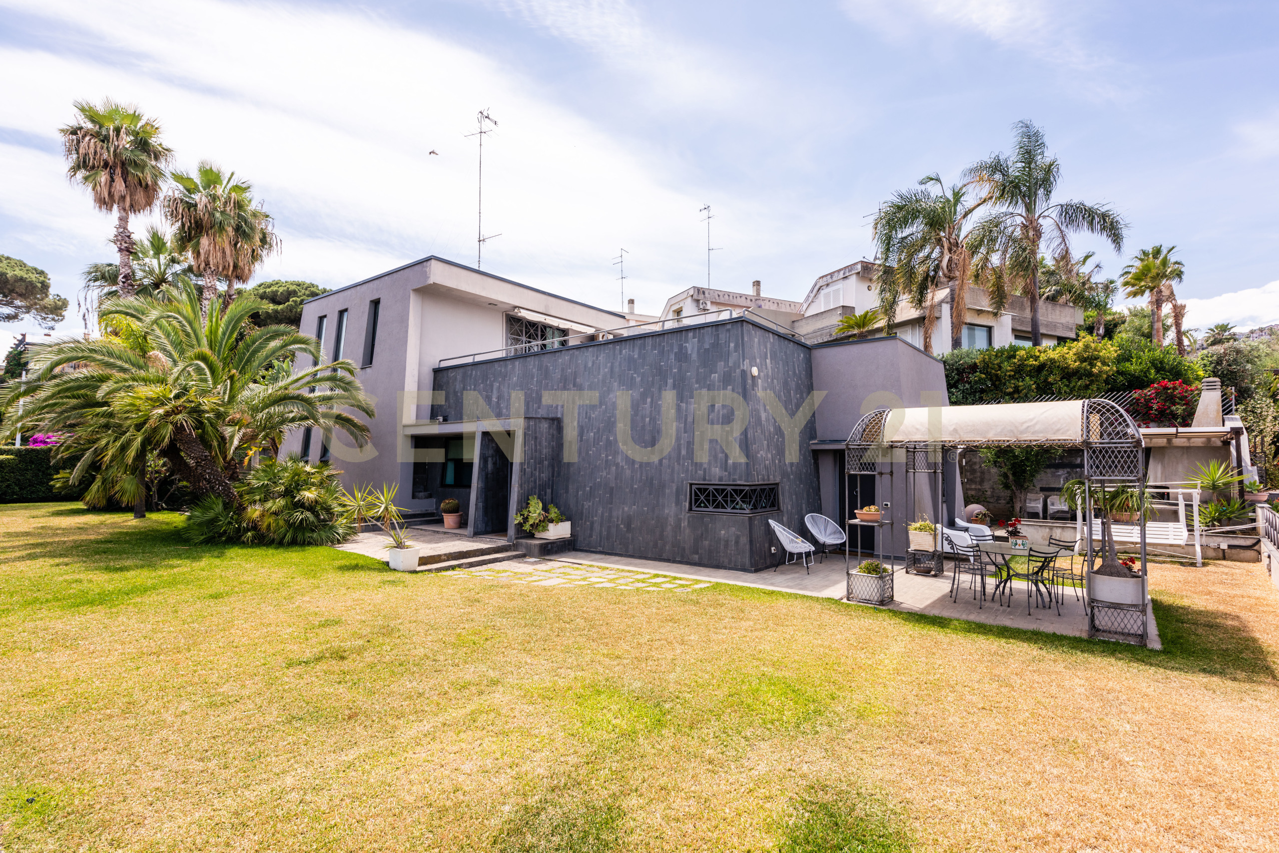 Villa con giardino in via litteri 76, Aci Castello