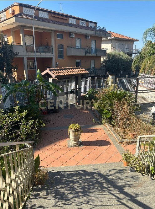 Appartamento con giardino in via siracusa 188, Motta Sant'Anastasia