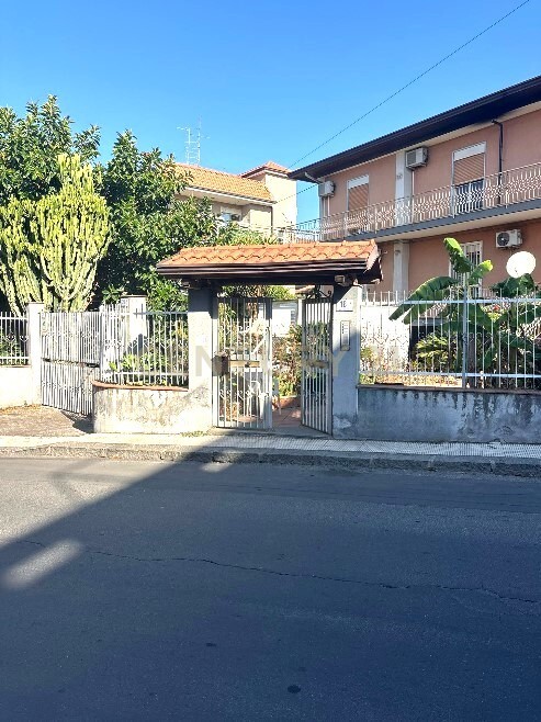 Appartamento con giardino in via siracusa 18, Motta Sant'Anastasia