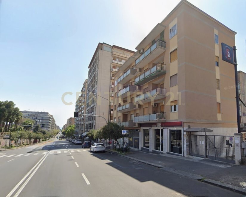 Box/Garage 65mq con box doppio in viale vittorio veneto 267, Catania