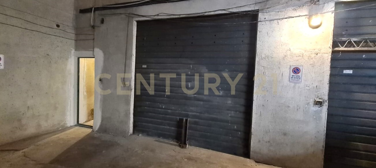 Box/Garage 65mq con box doppio in viale vittorio veneto 267, Catania