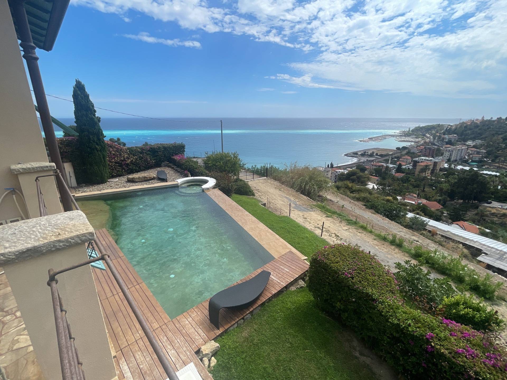 Villa in vendita a Bordighera