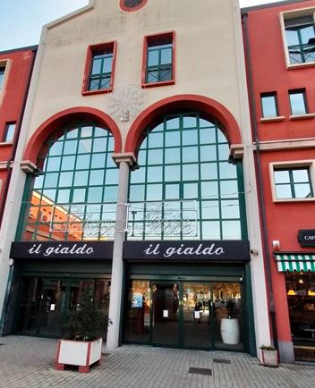 Negozio in vendita a Chieri