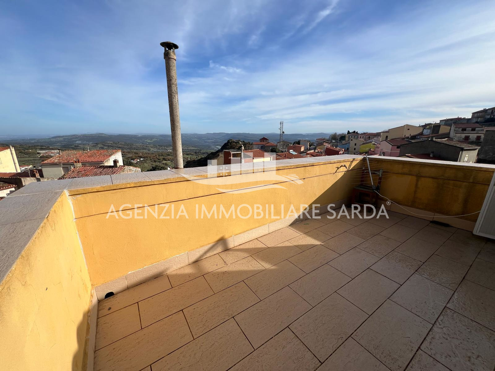 Casa indipendente con terrazzo a Villanova Monteleone