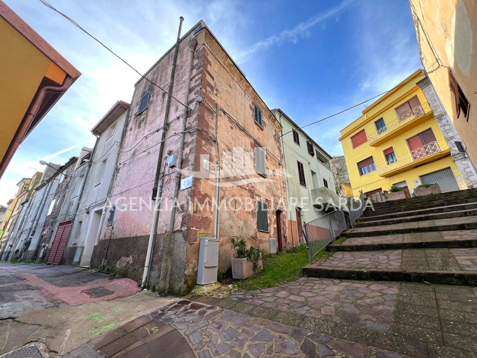 Casa indipendente con terrazzo a Villanova Monteleone