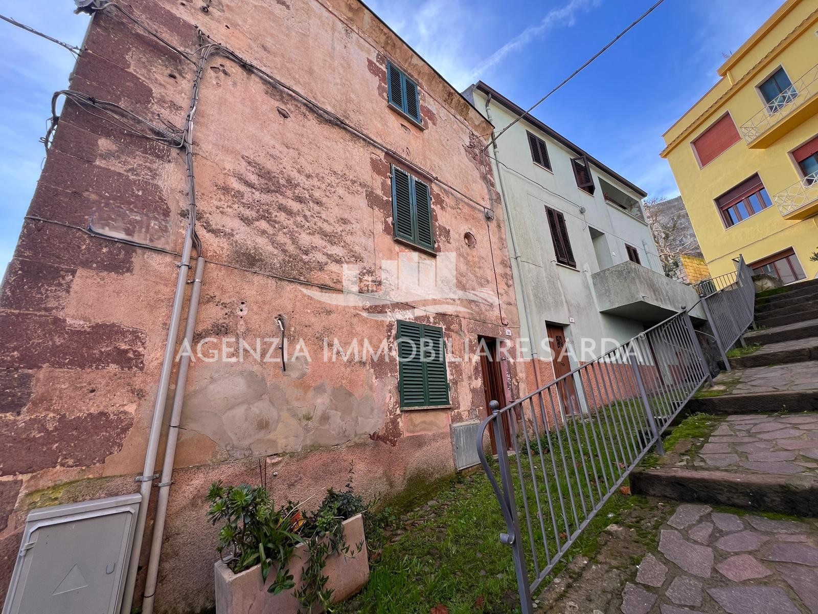 Casa indipendente con terrazzo a Villanova Monteleone