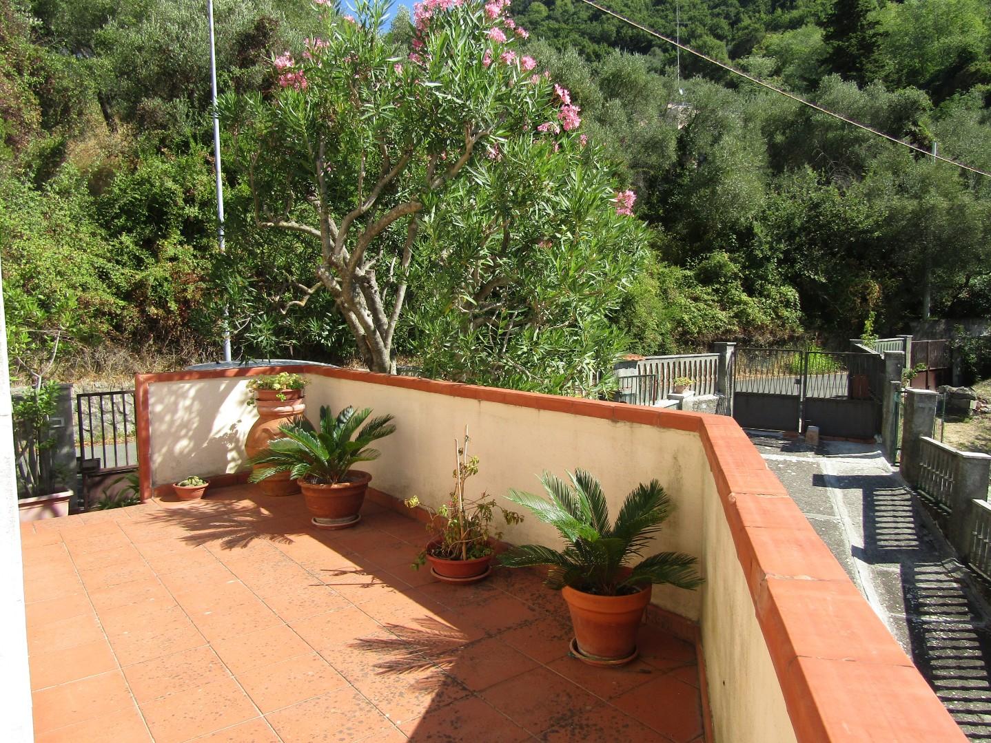 Villa Bifamiliare con giardino, Carrara fossone