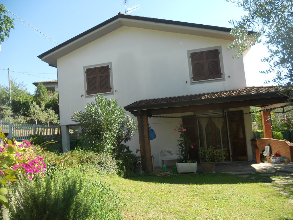 Casa indipendente con giardino a Castelnuovo Magra