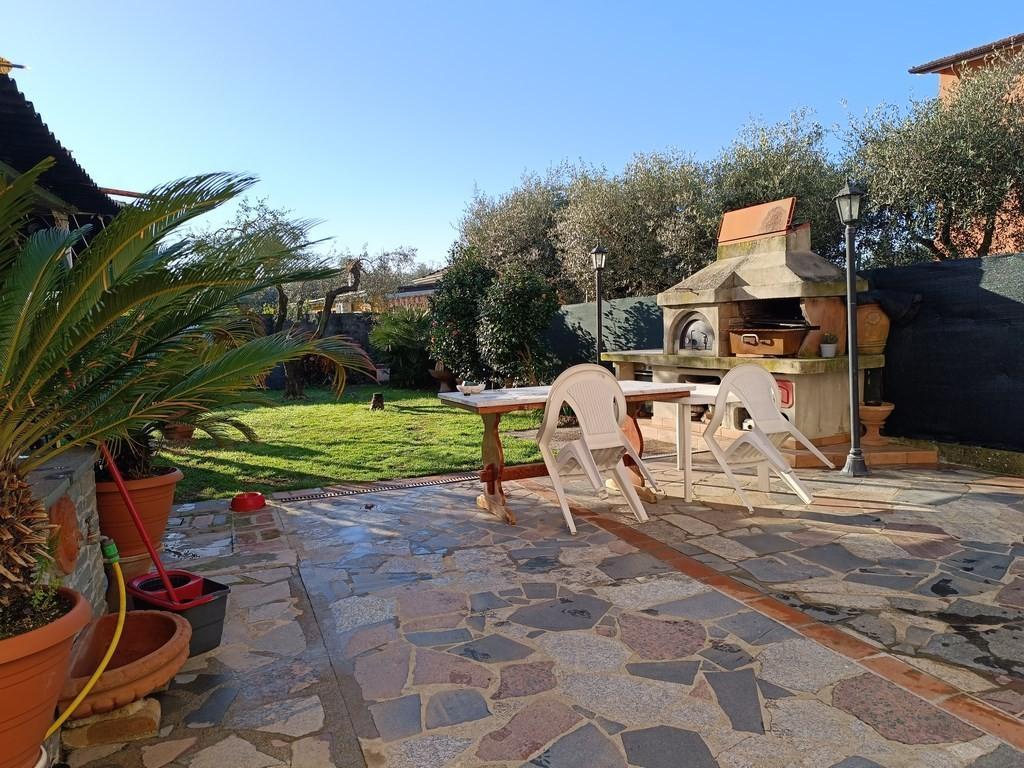 Casa indipendente con giardino a Ortonovo