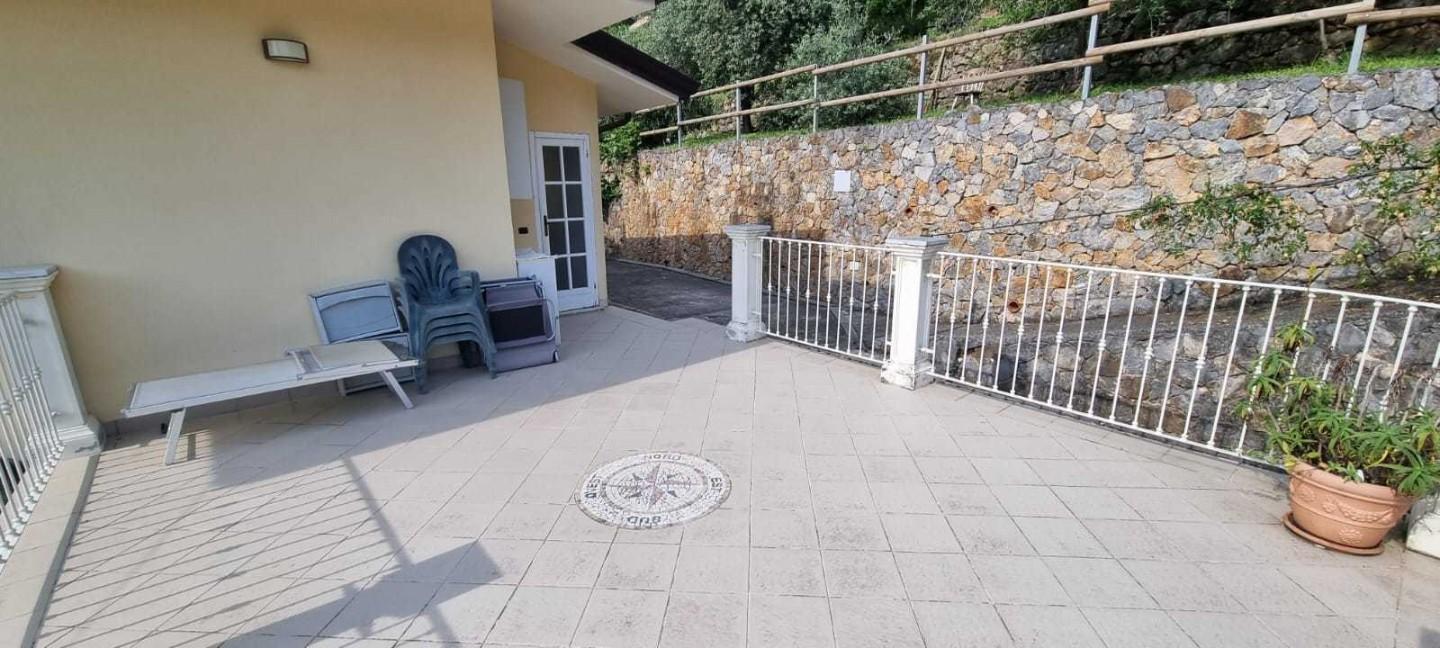 Casa indipendente con giardino a Carrara