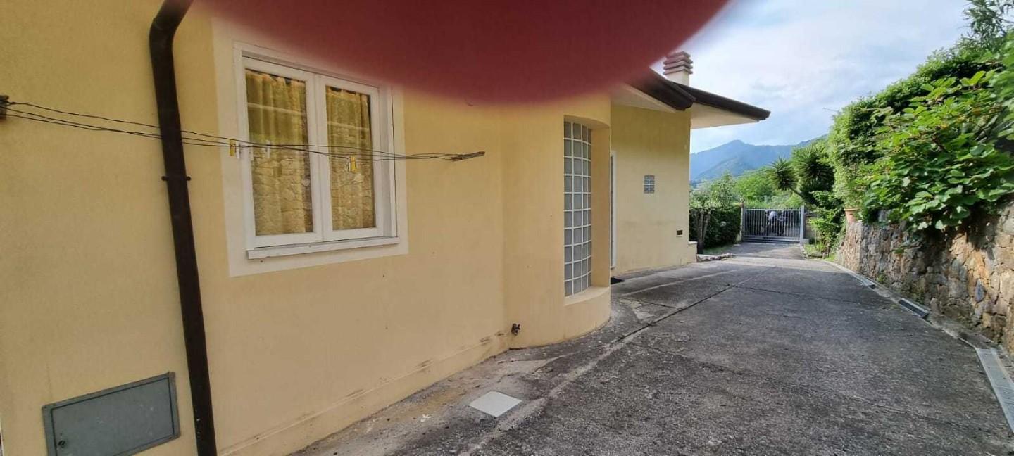 Casa indipendente con giardino a Carrara