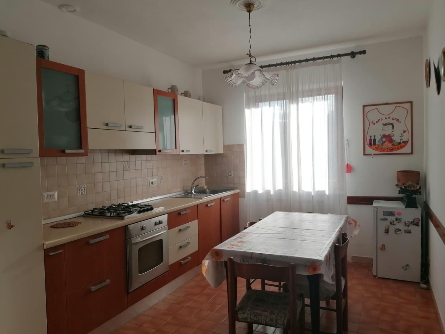 Casa indipendente arredata in affitto, Carrara bonascola