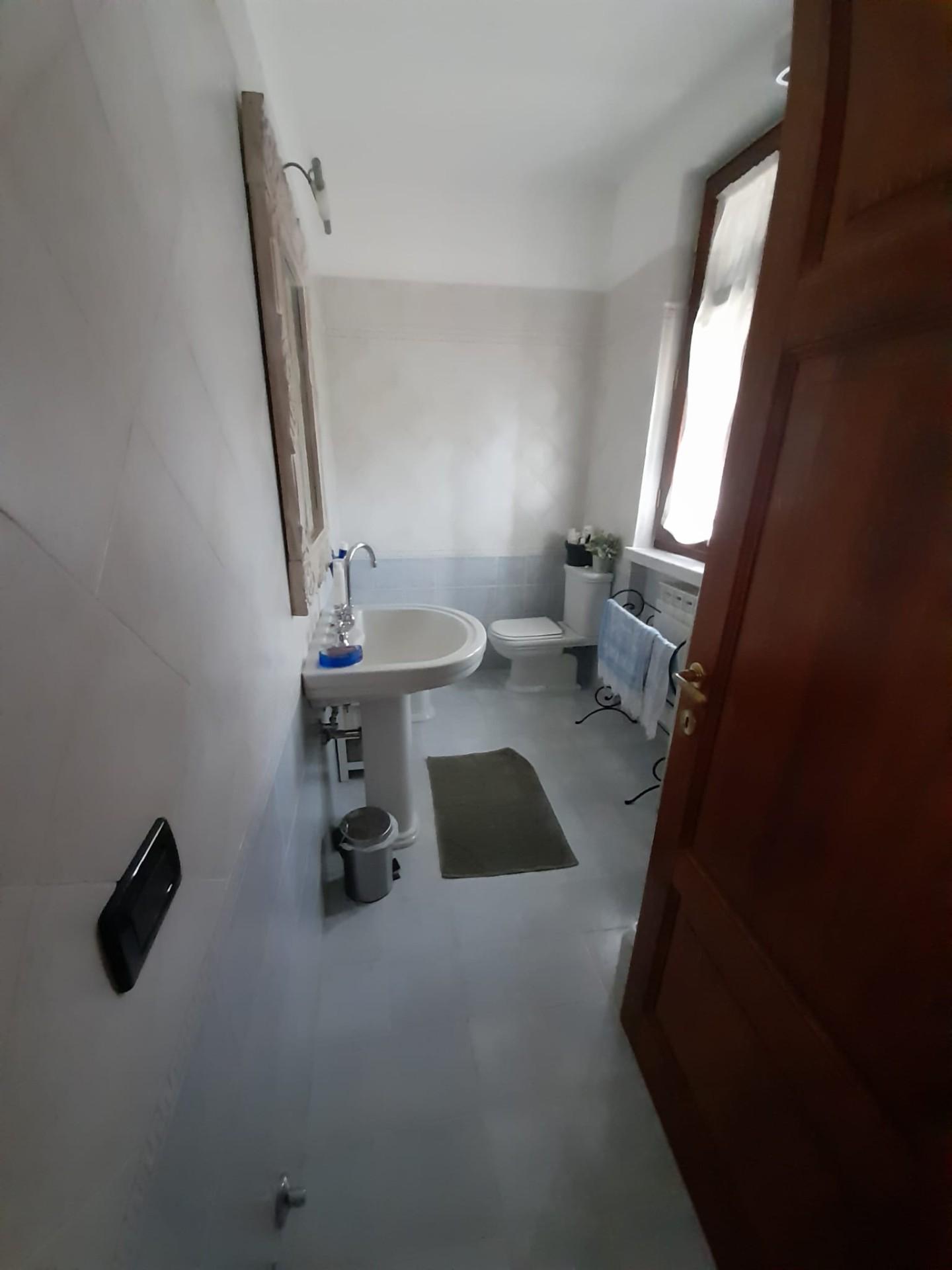 Villa Bifamiliare con giardino, Carrara marina di